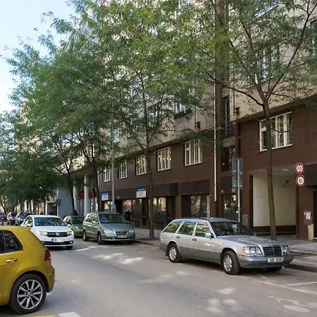Cozy With Parking Near Center Apartment