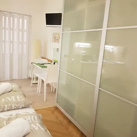 Apartment Cozy With Parking Near Center