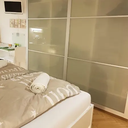 Appartamento Cozy With Parking Near Center Praga