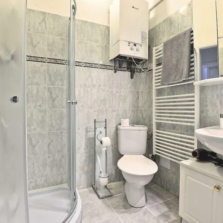 Spacious Cozy In Centre Apartment