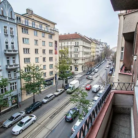 Apartment Pastel Art Deco 3bdr Ruterra