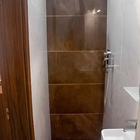 Premyslovska - 2 Bathrooms Prague