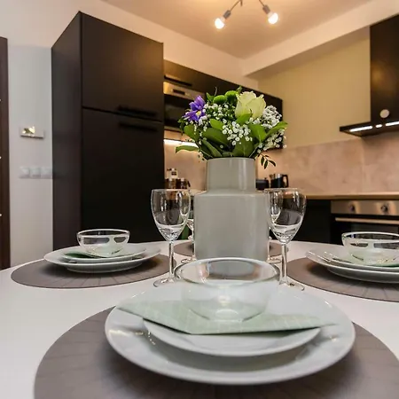Luxury Parking By Michal&friends Apartment