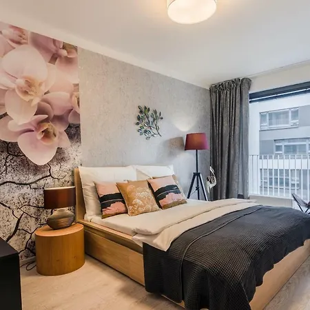 Luxury Parking By Michal&friends Apartment *