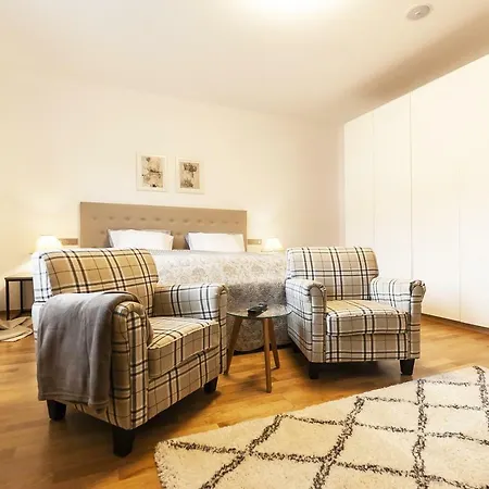 Expat House *