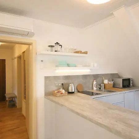 Expat House *