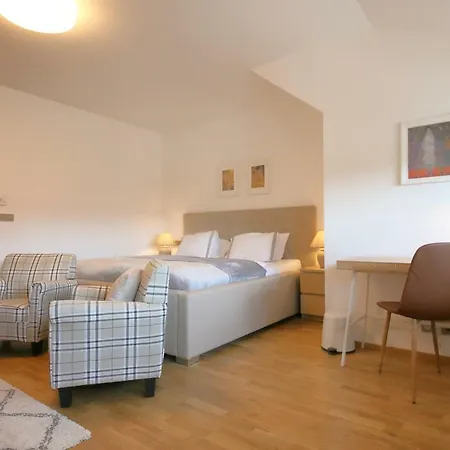 Expat House Apartment *