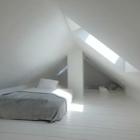 Expat House *