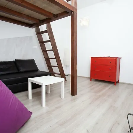 Apartment Wow Wow *