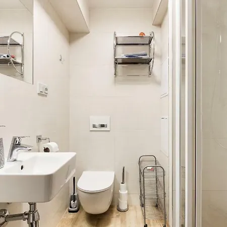 Cozy At Metro Station, Private Bathroom, 9minutes Oldtown, 15minutes Airport, Wifi Accommodatie bij particulieren *