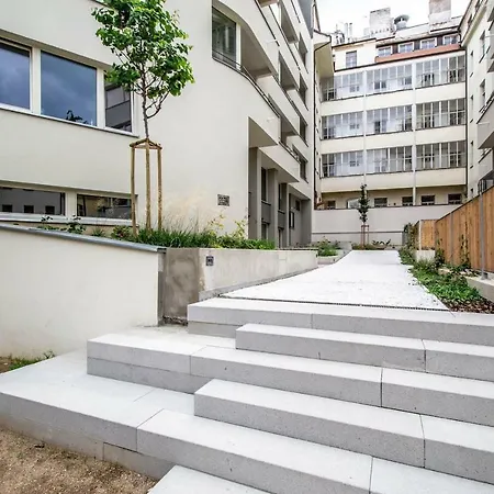 Apartment Design 3bdr In Residence, Free Parking *