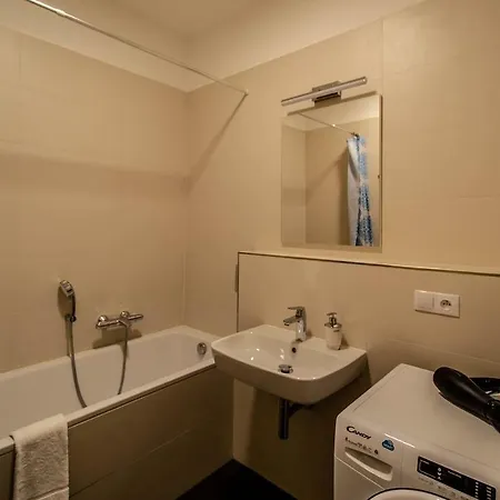 Design 3bdr In Residence, Free Parking Apartment