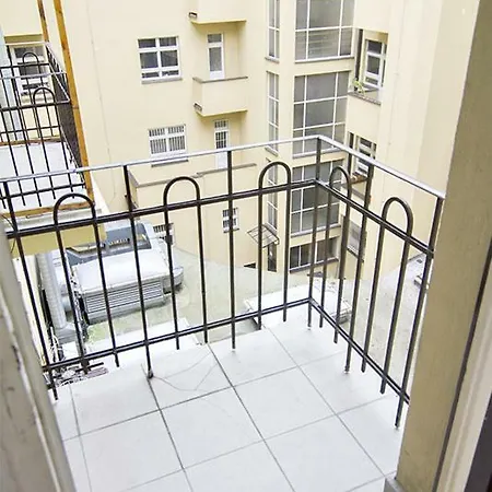 With 2 Bathrooms- 5 Minutes From Old Town - 102 M2 Prague
