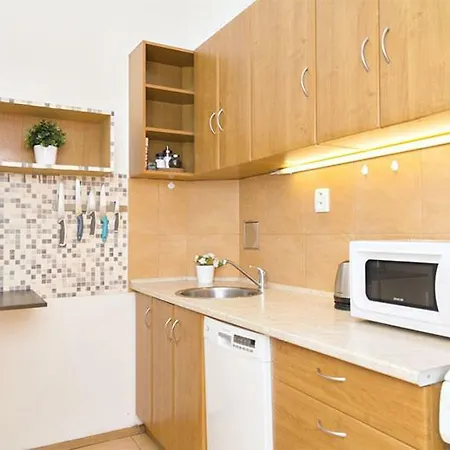 With 2 Bathrooms- 5 Minutes From Old Town - 102 M2 Apartment Prague