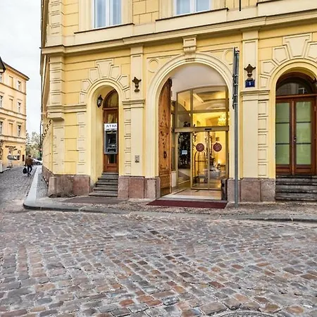 Charles Bridge Palace מלון 4*