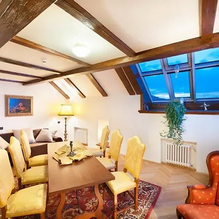Charles Bridge Palace מלון 4*