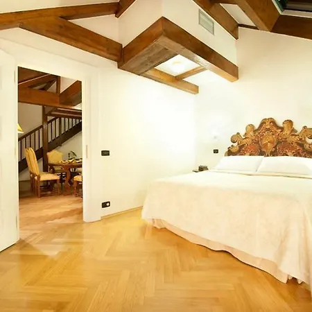 Charles Bridge Palace 4* פראג
