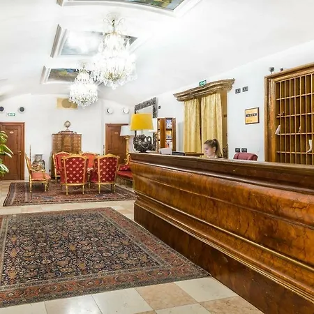 Charles Bridge Palace פראג