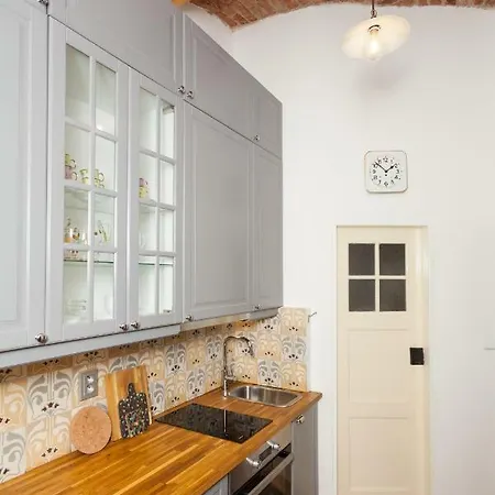 Art Nouveau Meets Mid-century Modern. *