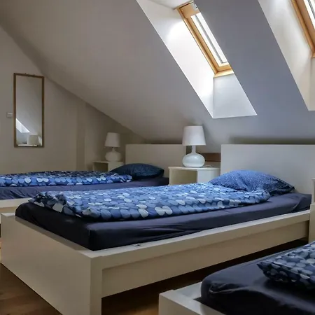 Hostal One Míru *