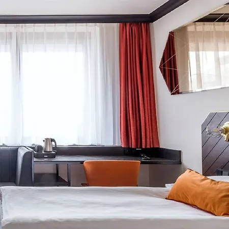 מלון Vienna House By Wyndham Diplomat 4*