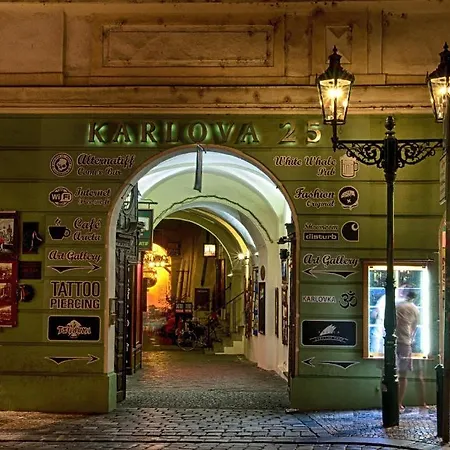 Karlova 25 *