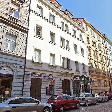 Lovely - Truhlářská