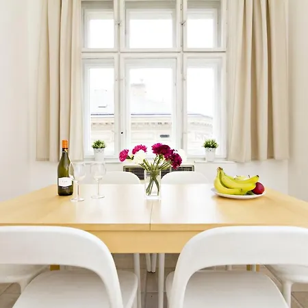 With 2 Bathrooms- 5 Minutes From Old Town - 102 M2 Apartment Prague