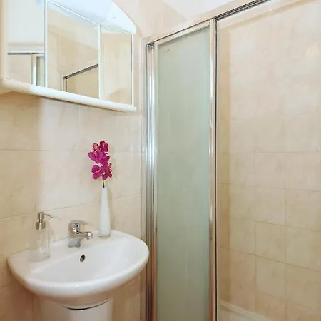 With 2 Bathrooms- 5 Minutes From Old Town - 102 M2 Prague
