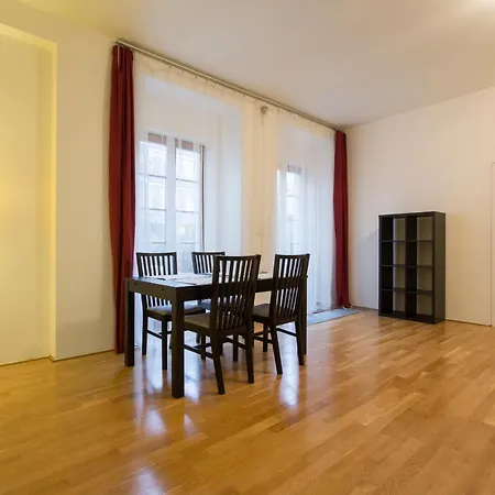 Elegant With Free Garage In The Center Of Apartamento