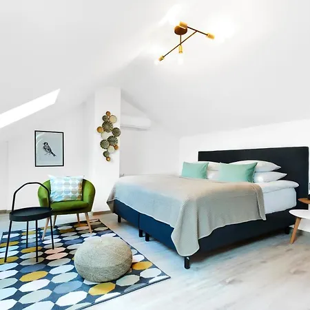 Apartment Honest Smichov *