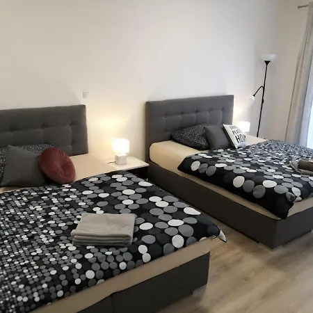 Apartment H+ Apartman Letiste Prague