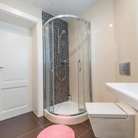 Quiet In The Center With Own Terrace Apartment *