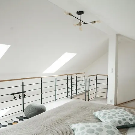 Honest Smichov Apartment Prague