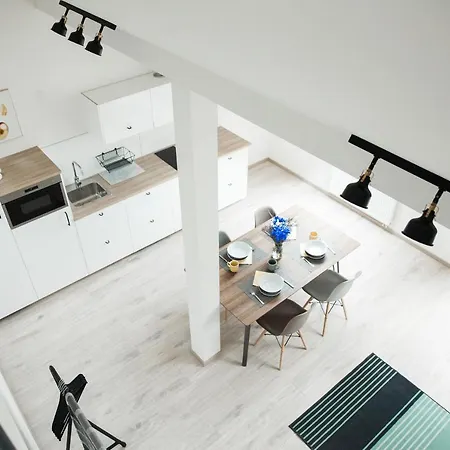 Honest Smichov Apartment Prague