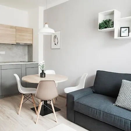 Honest Smichov Apartment *