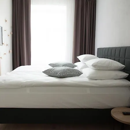 Apartment Honest Smichov *