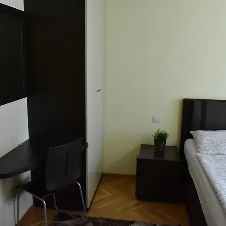 Vikroria - Halkova 5 * Prague