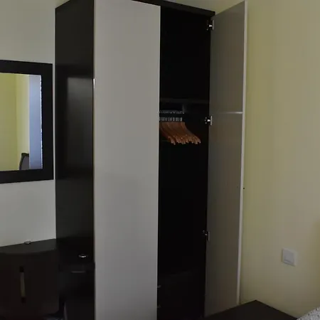 Apartment Vikroria - Halkova 5 *