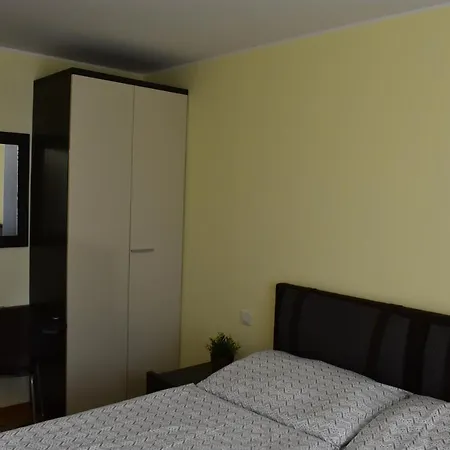 Vikroria - Halkova 5 * Prague