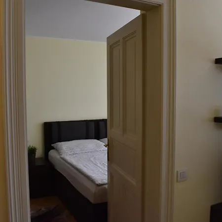 Vikroria - Halkova 5 Apartment