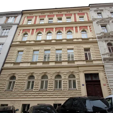 Vikroria - Halkova 5 * Prague
