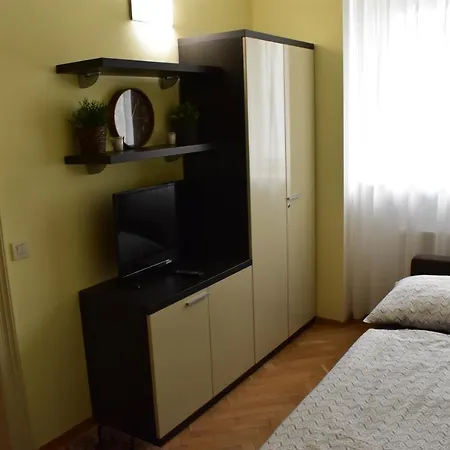 Vikroria - Halkova 5 * Prague