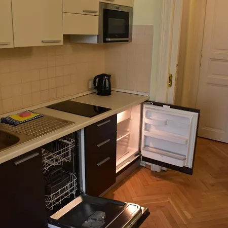 Vikroria - Halkova 5 * Prague