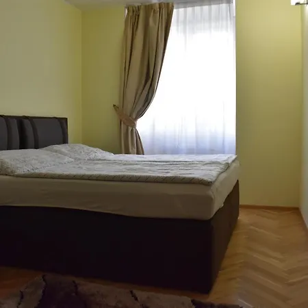 Apartment Vikroria - Halkova 5 Prague