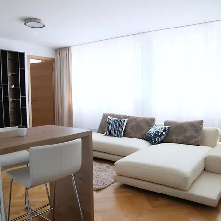 Apartment Smichov Praguestars *