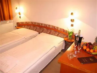 Hotel Tuchlovice 3*