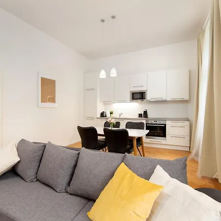 Park Karlin Apartment Prague