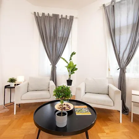 Park Karlin Apartment *