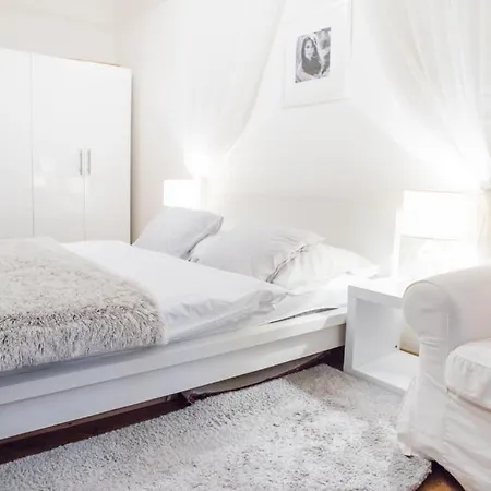 Jana Apartment *